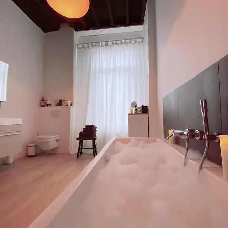 דירה Loco Paradiso - Two Kingsize Beds, Outdoor Terrace, Dj Booth, Bar, Cinema, Bathtub, Kitchen, Airco אנטוורפן