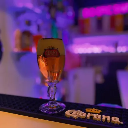Loco Paradiso - Two Kingsize Beds, Outdoor Terrace, Dj Booth, Bar, Cinema, Bathtub, Kitchen, Airco