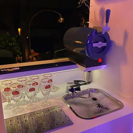 דירה Loco Paradiso - Two Kingsize Beds, Outdoor Terrace, Dj Booth, Bar, Cinema, Bathtub, Kitchen, Airco אנטוורפן