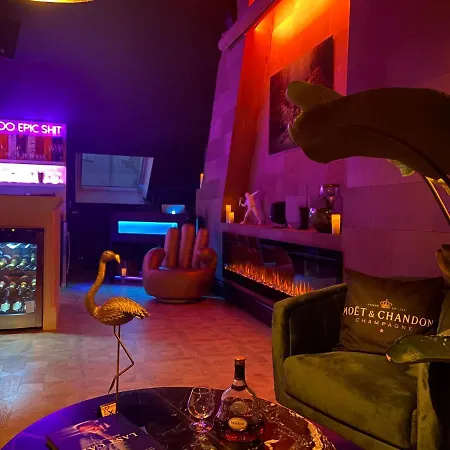 アパート Loco Paradiso - Two Kingsize Beds, Outdoor Terrace, Dj Booth, Bar, Cinema, Bathtub, Kitchen, Airco